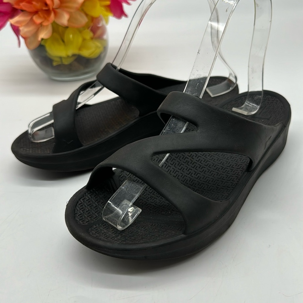 Telic Black Z Strap Sandals Size XS